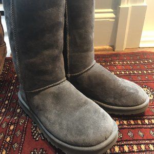 UGG Classic Tall boots in grey, size 8